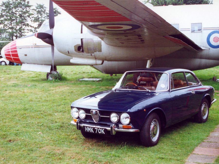  Alfa Romeo 1750 GT Veloce (105) 1970 года  (UK) (фото 2 из 2)